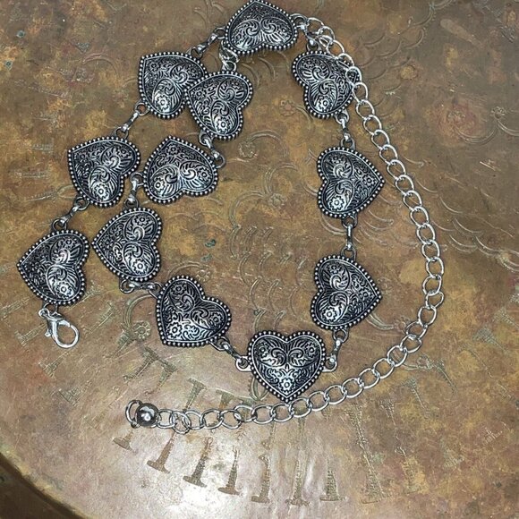Womens Western Southwest Silver Heart Chain belt adjustable to 41 inch fall - Picture 1 of 10
